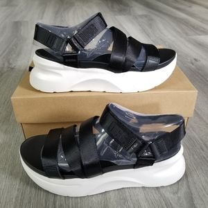 UGG LA Shore Platform Sandal